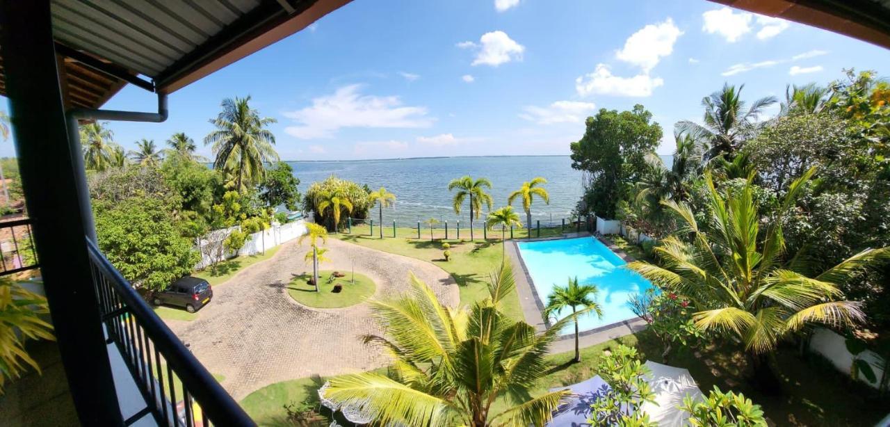 Rainbow Lagoon Resort Негомбо Екстериор снимка