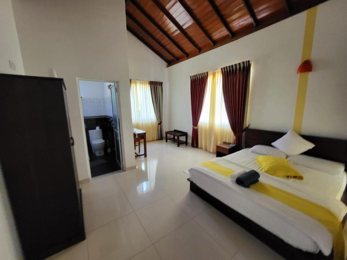 Rainbow Lagoon Resort Негомбо Екстериор снимка